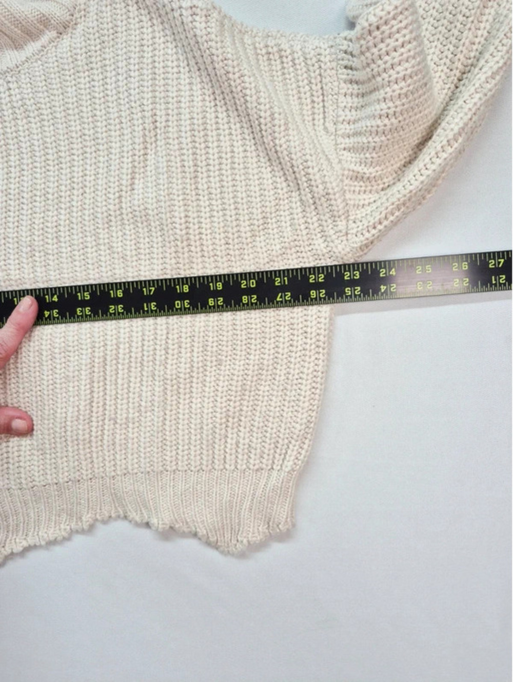 Romeo & Juliet Couture cream Oversized knit cropped sweater Women's small - Picture 11 of 13